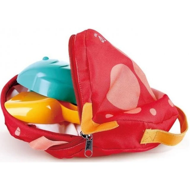 Collapsible beach set in a backpack
