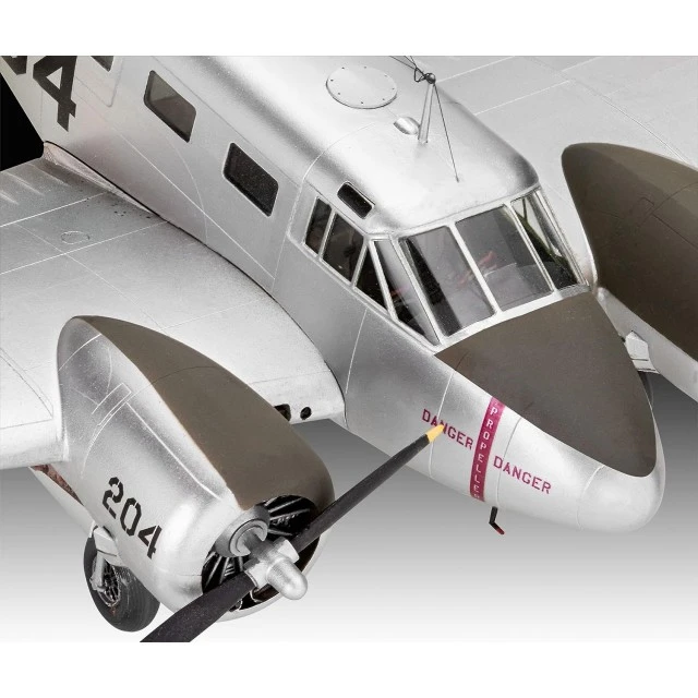 Сглобяем модел Beechcraft Model 18, 131 части