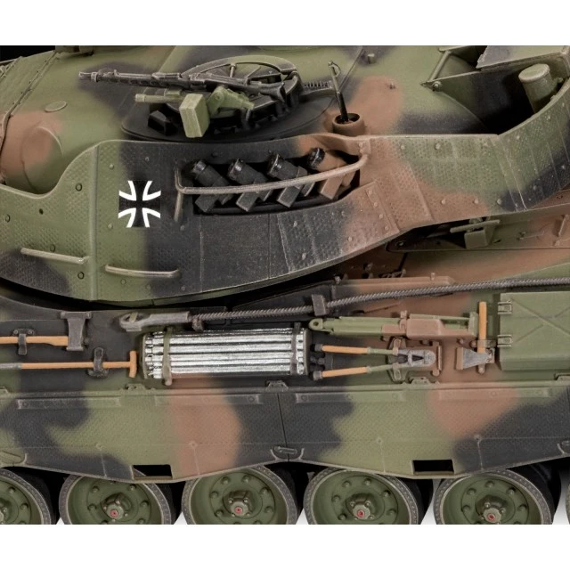 Assembly model Leopard 1A5 tank, 260 parts