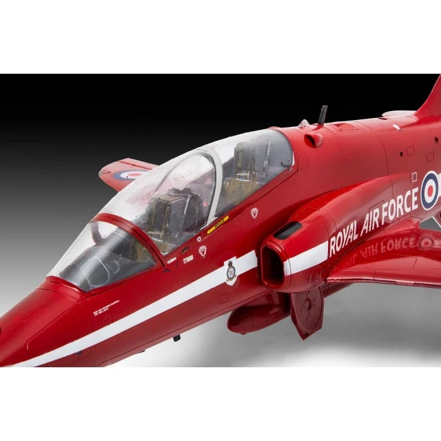 Сглобяем модел, Revell, Изтребител BAe Hawk T.1A RAF Red Arrows, 170 части