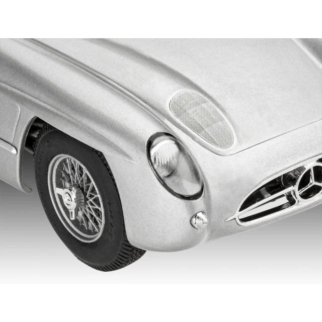 Assembly model, Revell, Mercedes-Benz 300 SLR car gift set, 124 parts