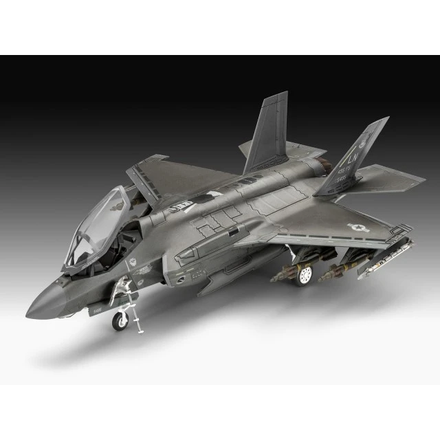 Assembly model, Revell, Lockheed Martin F-35 A Lightning II fighter jet, 143 parts