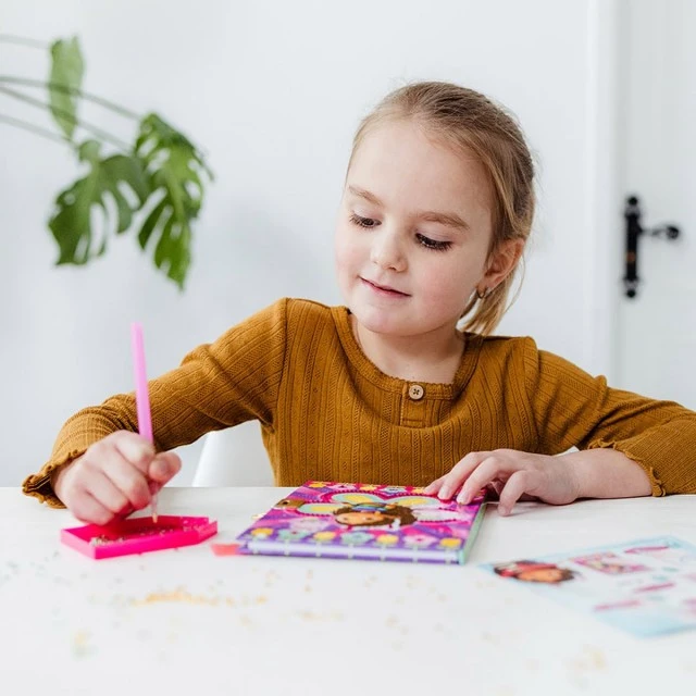 Творчески комплект Gabby′s Dollhouse, Декорирай сам таен дневник с диаманти