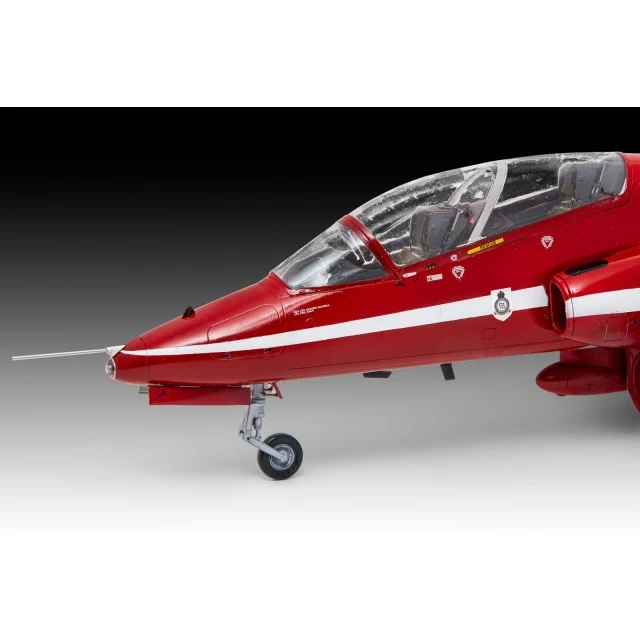 Сглобяем модел, Revell, Изтребител BAe Hawk T.1A RAF Red Arrows, 170 части