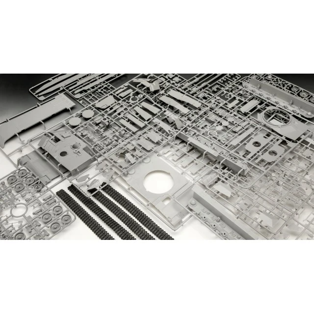 Assembly model, Revell, Leopard 2A7A1 Tank, 250 parts