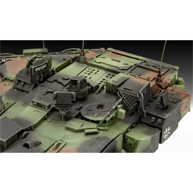 Assembly model, Revell, Leopard 2A7A1 Tank, 250 parts