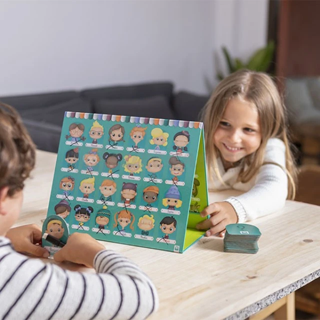 Who is who - strategy game