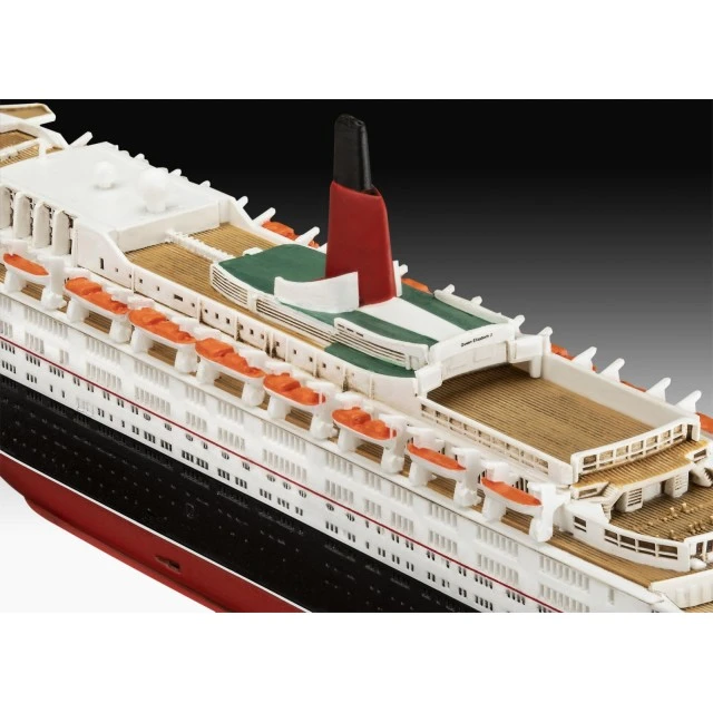Assembly model, Revell, Cruise ship Queen Elizabeth II, 36 parts