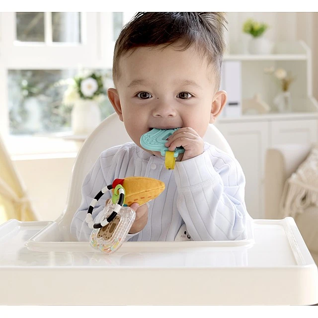 Бебешка сензорна играчка, Hape, Гризалка, дрънкалка и плюшена играчка ABC