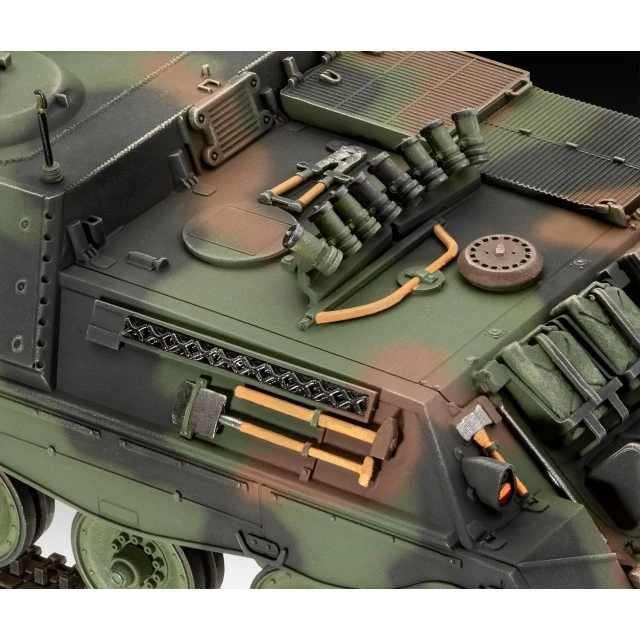Building model, Revell, Missile destroyer Jaguar 1