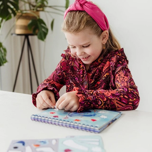 Творчески комплект Frozen, Книжка за оцветяване и стикери 2в1