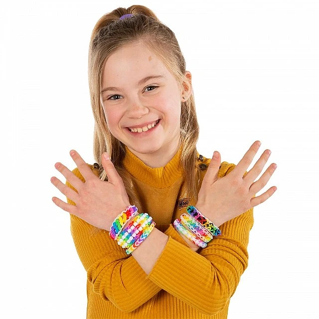A loom with accessories for rubber bands