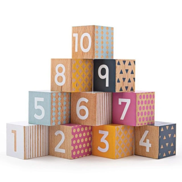 Children’s wooden cubes with numbers