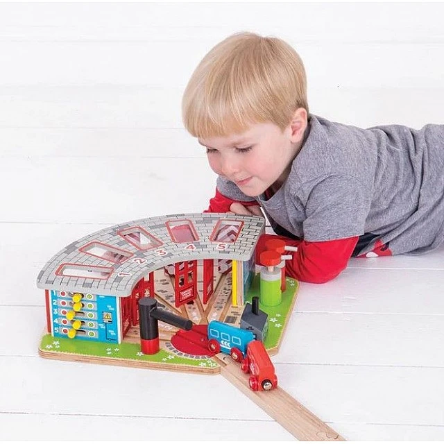 Bigjigs - Train Set - Wooden Railway Shed