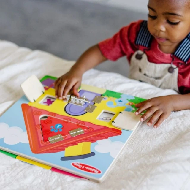 Дървена дъска за активности с повдигане на капаците - Melissa & Doug