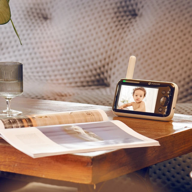 Motorola PIP1510 video baby monitor with camera