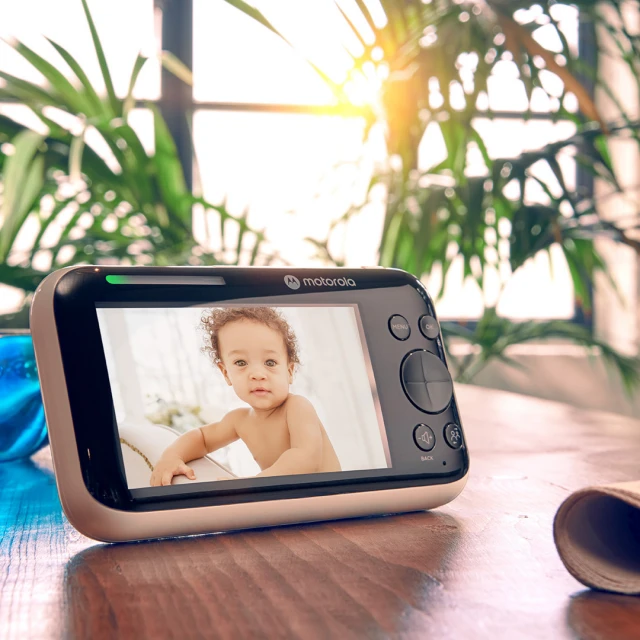 Motorola PIP1510 video baby monitor with camera