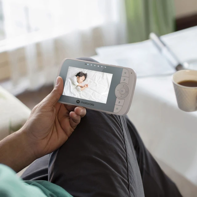 Motorola VM64 connect baby monitor with Wi-Fi