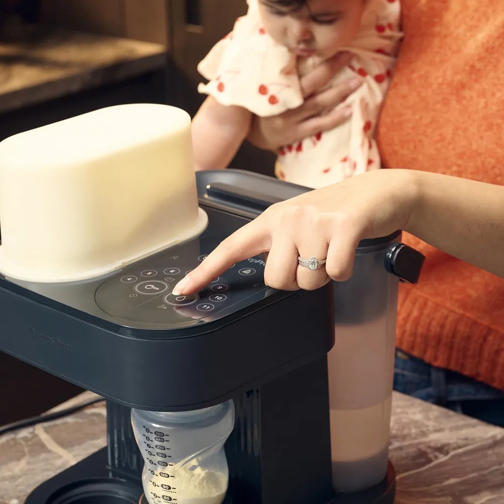 Уред за автоматично приготвяне на адаптирано мляко Tommee Tippee PerfectPrep Pro, Hot Shot технология, антибактериален филтър, прецизно дозиране от 120 до 330 мл, цифров дисплей, приложение за iOS и Android