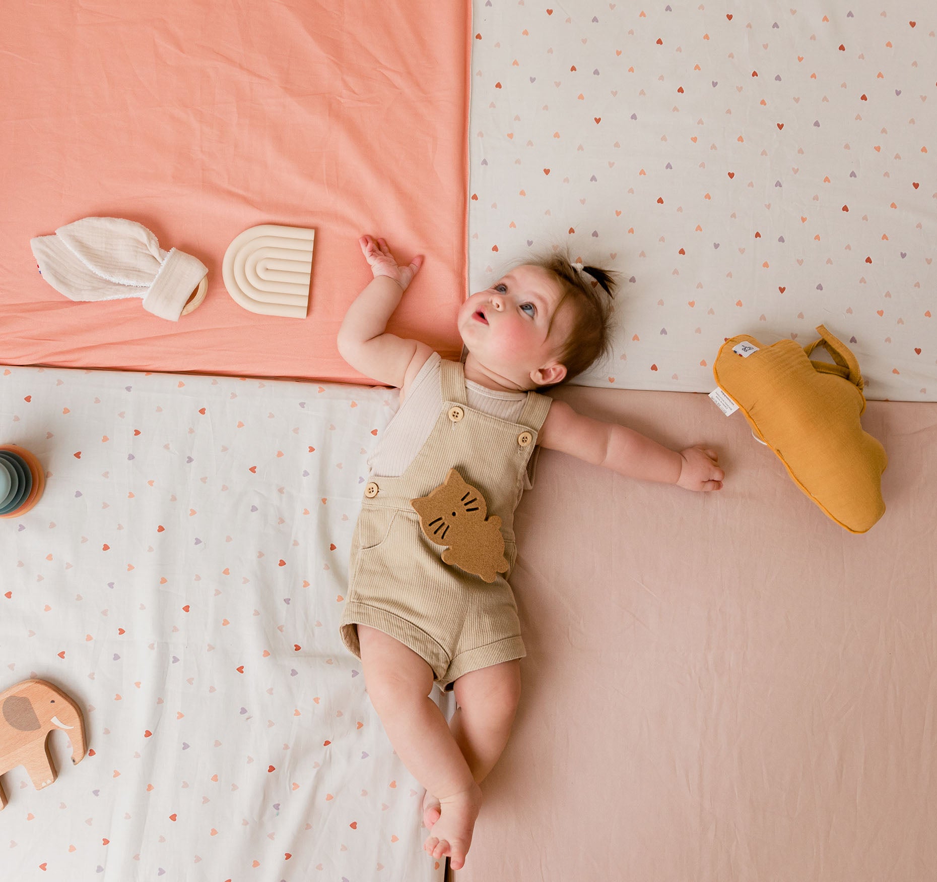 Интелигентна Постелка 3В1-Постелка За Игра, Подвижен Матрак И Барбарон Сърца Tineo