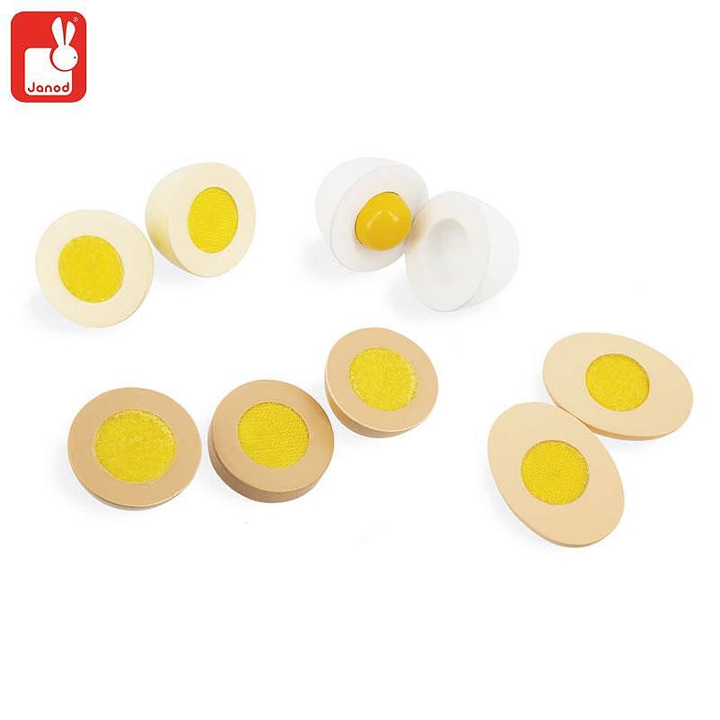 Дървени яйца в картонена кутия