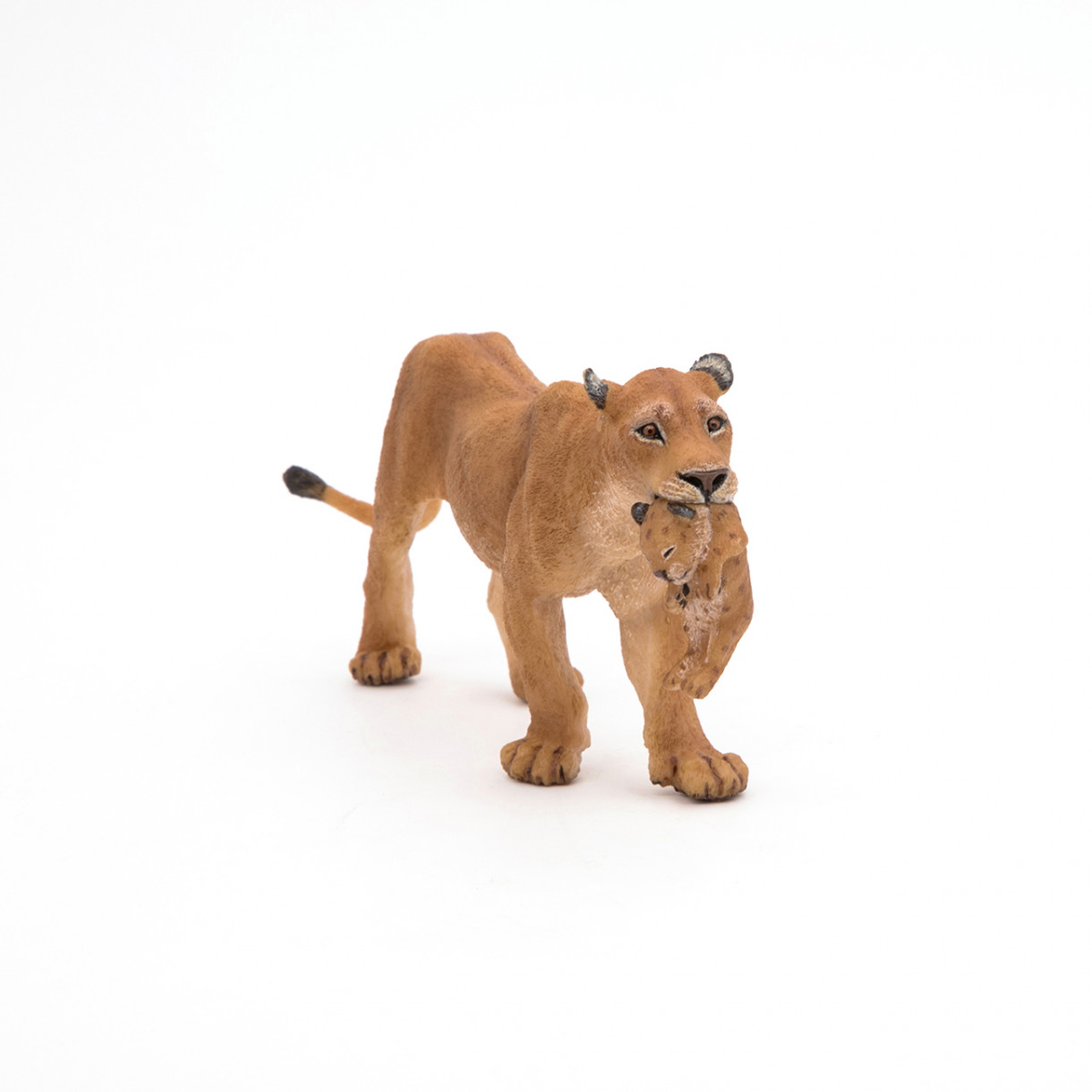 Collectible and play figure - Lioness and lion cub