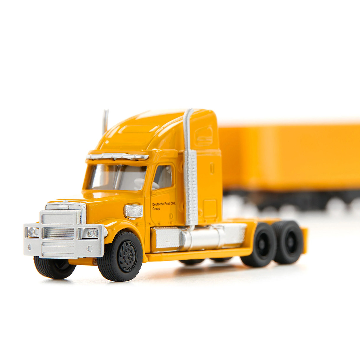 Играчка тежкотоварен камион с ремарке DHL