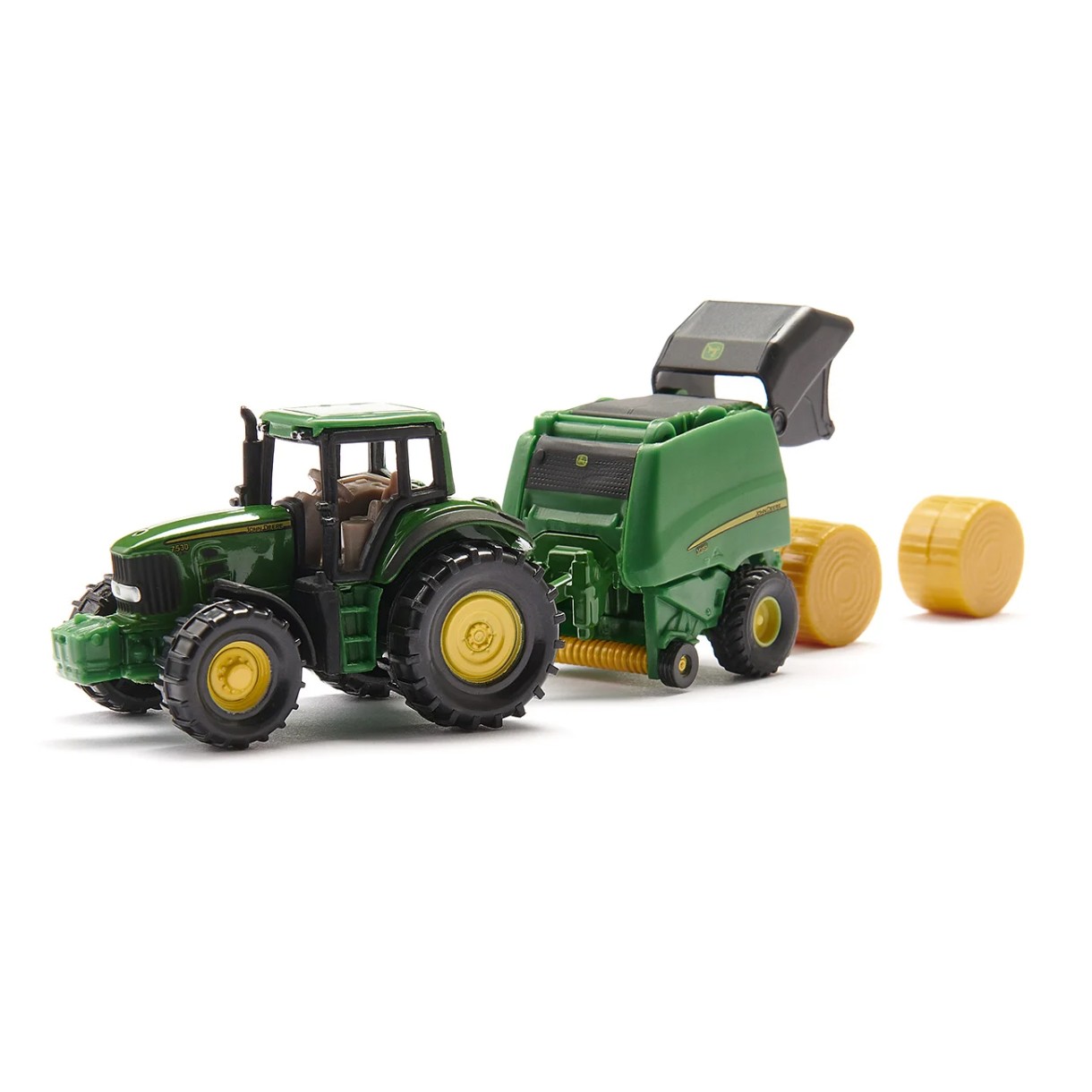 Трактор с ремарке и бали john deere
