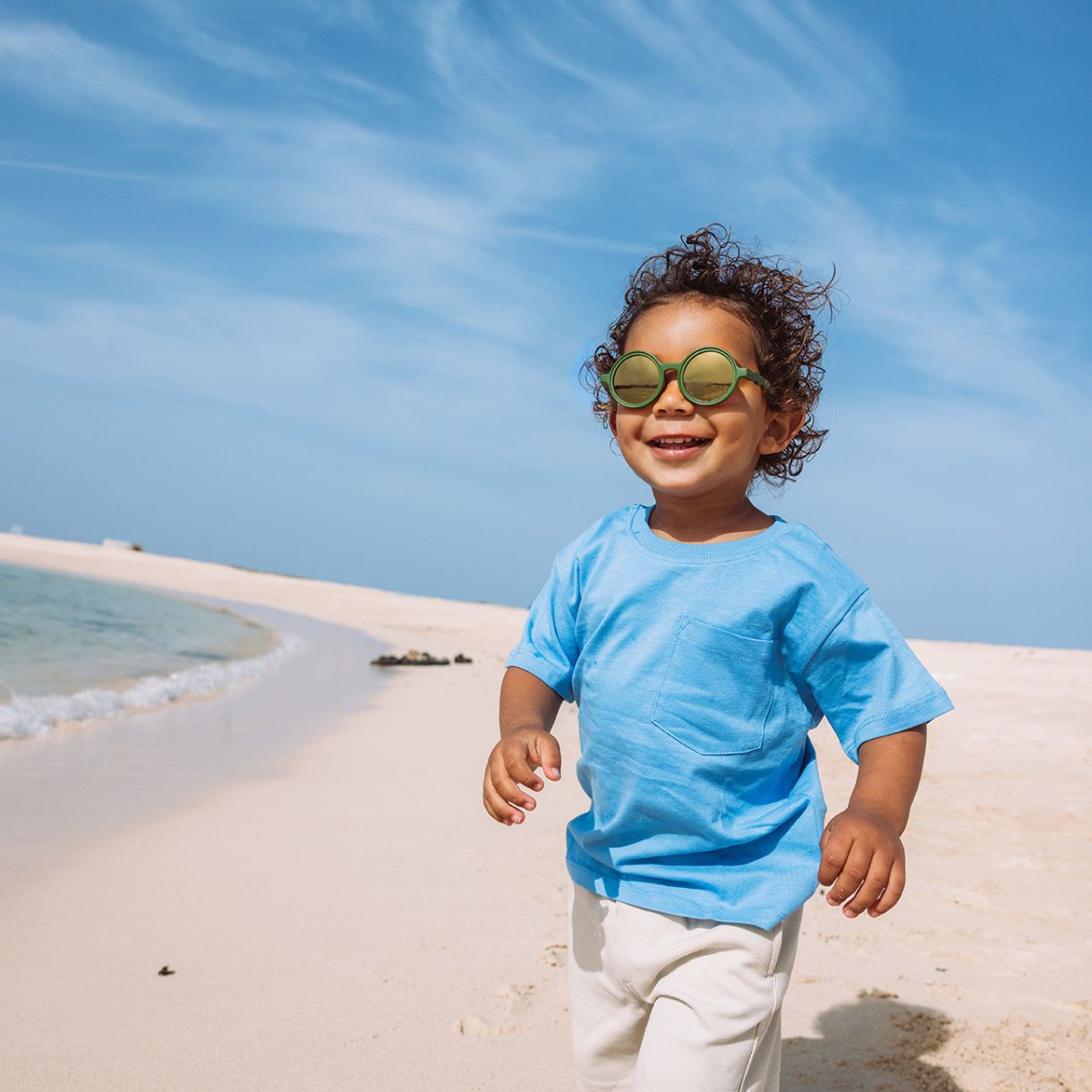 Children's round sunglasses from 0 to 2 years. Color green