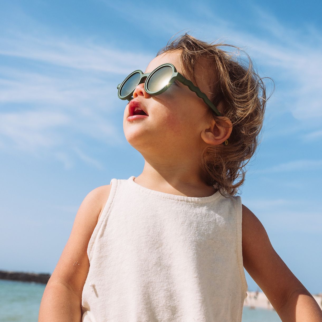 Children's round sunglasses from 0 to 2 years. Color green