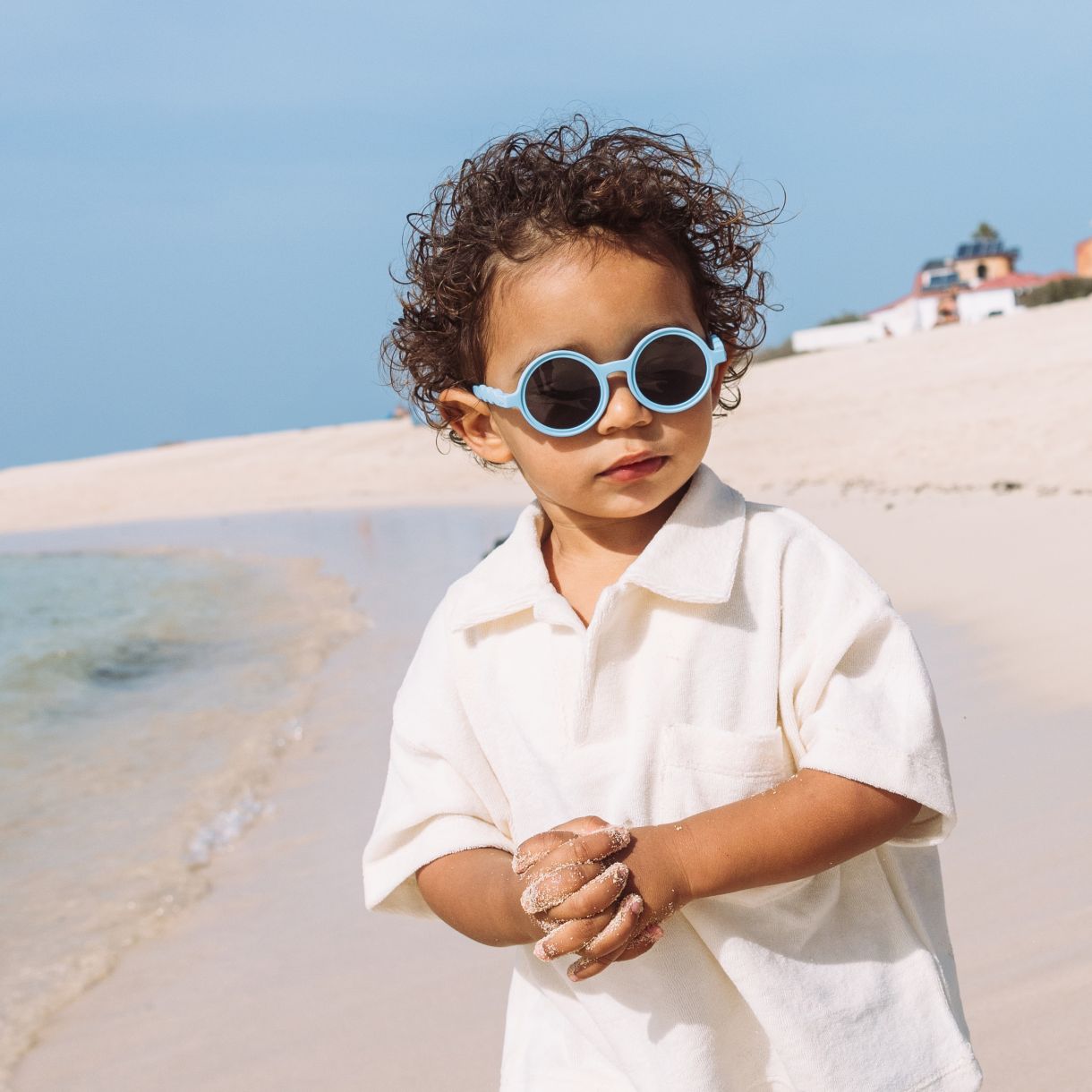 Children's round sunglasses from 0 to 2 years. Color blue