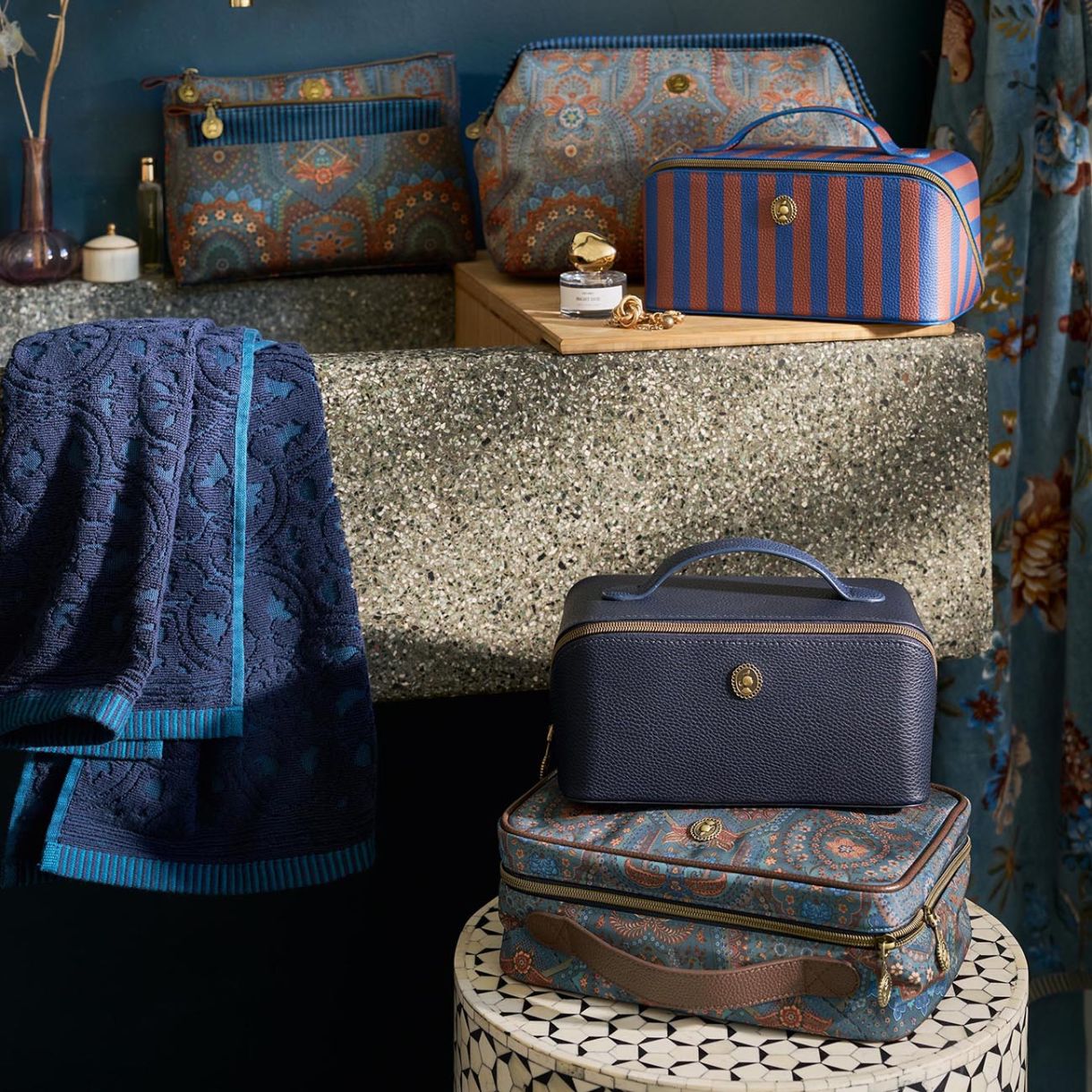Casey Jabali cosmetic bag, blue color