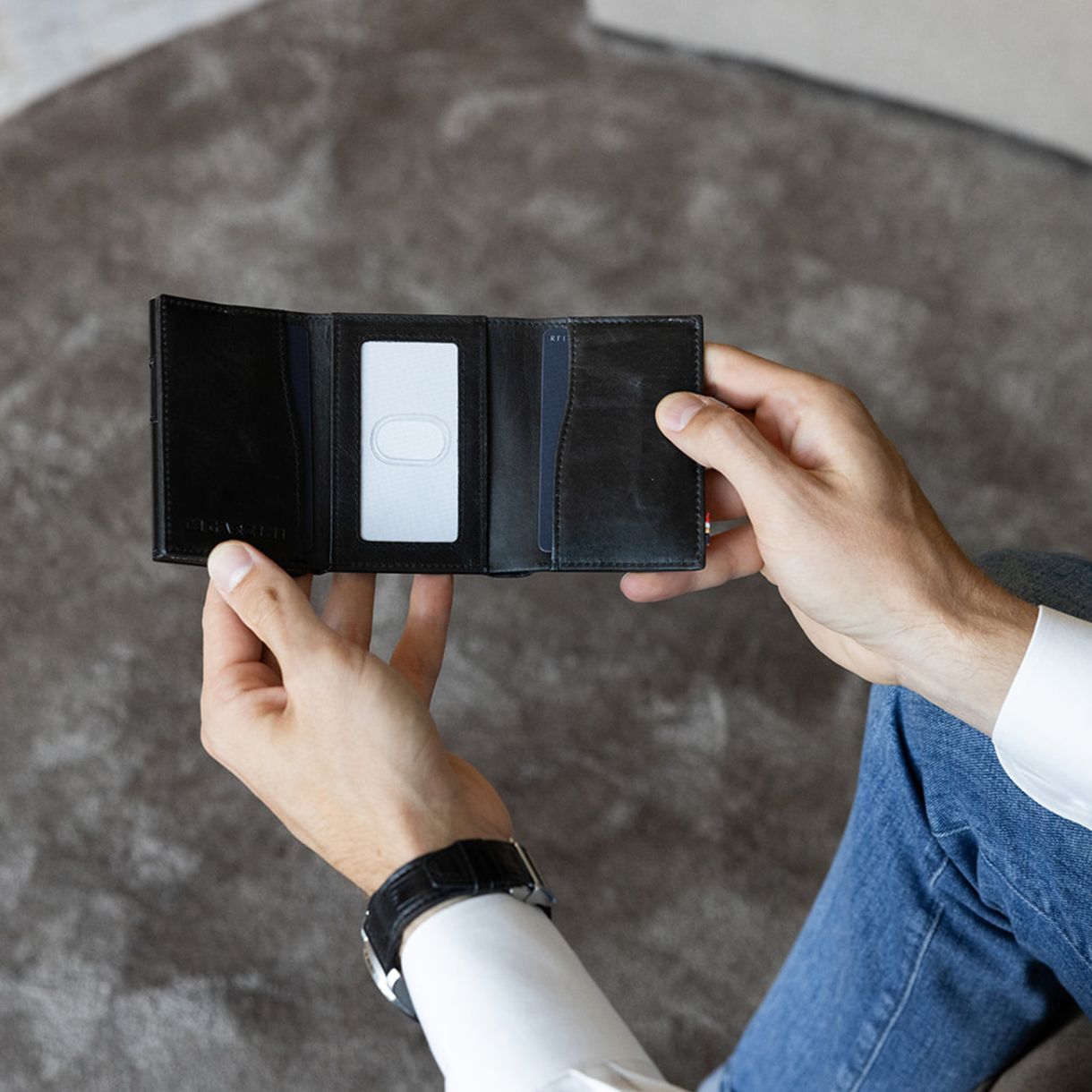 Портфейл Trifold с джоб за монети и 10 карти Цвят черно мат