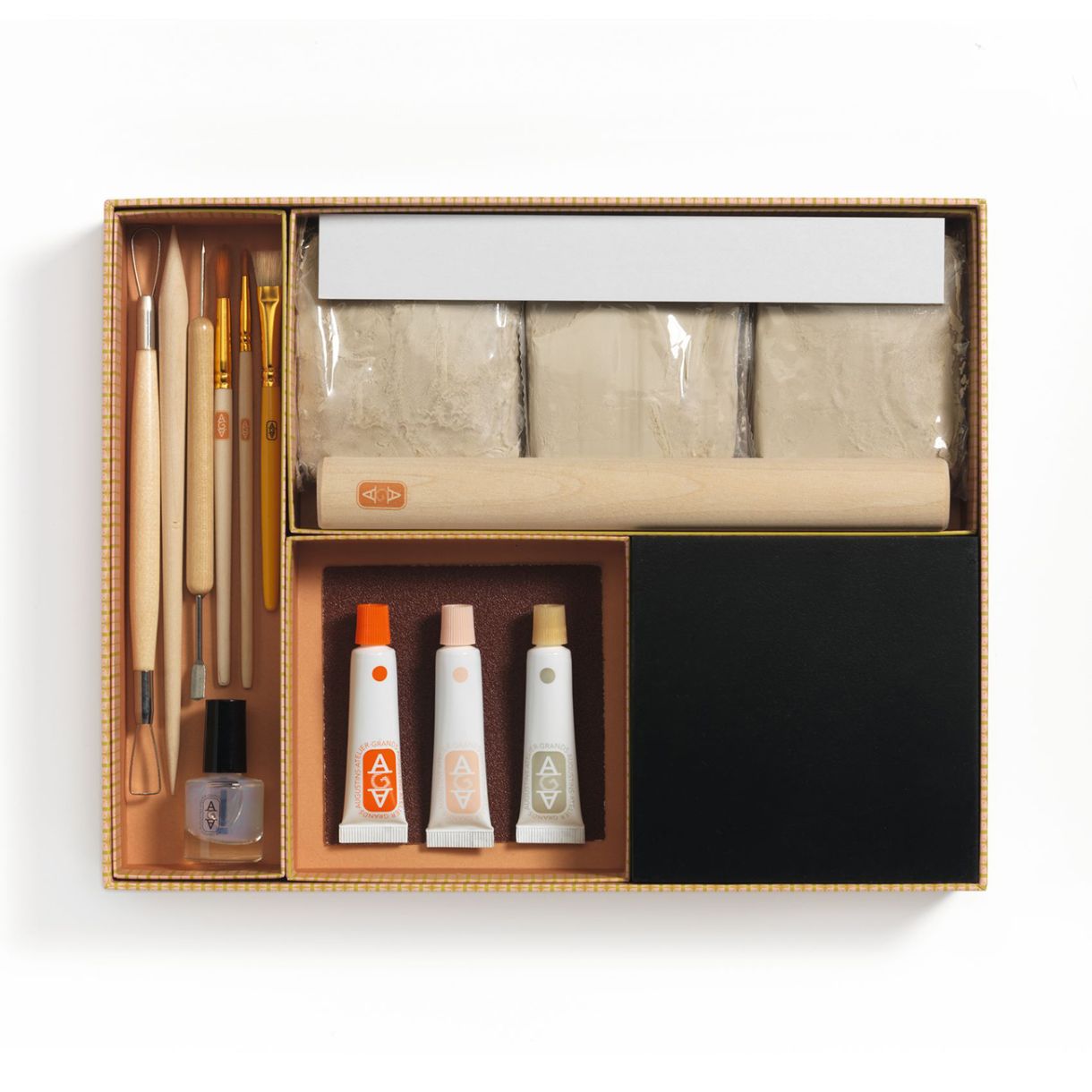 Ателие 85 моделиране с глина корал