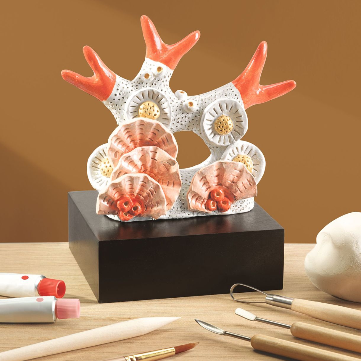 Ателие 85 моделиране с глина корал