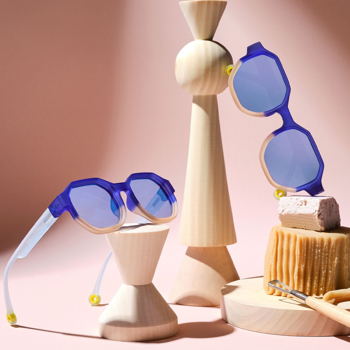 Children's sunglasses creative D from 10 to 15 years old. Olivio&Co Color blue