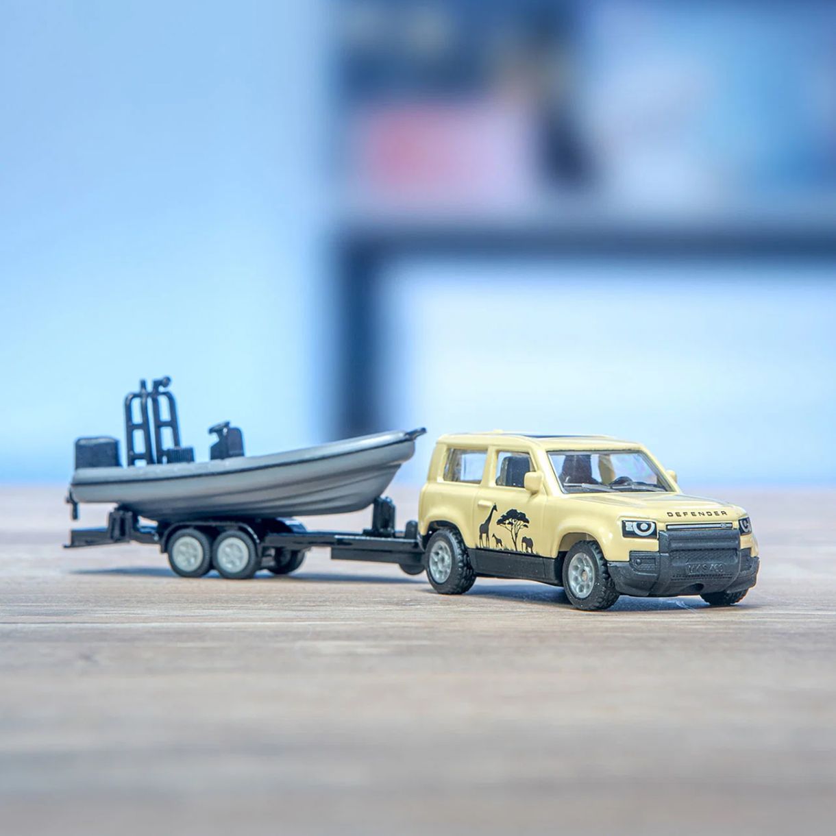 Land Rover Defender "Safari" toy with towbar and boat