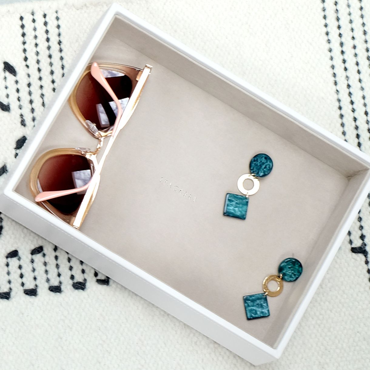 Дълбока кутия за бижута Цвят бяло