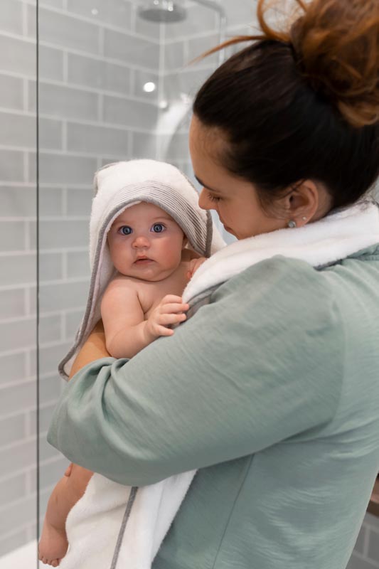 Doomoo Bath cape with teether Dryn Play