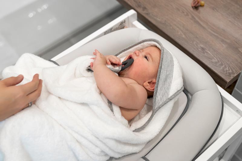 Doomoo Bath cape with teether Dryn Play
