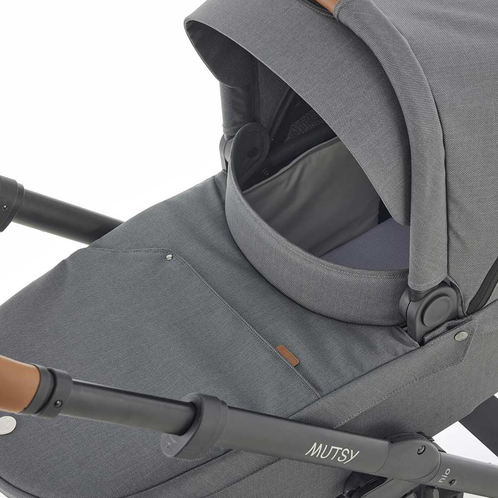 Mutsy NIO North Grey ПАКЕТ Шаси със седалка + Кош за новородено