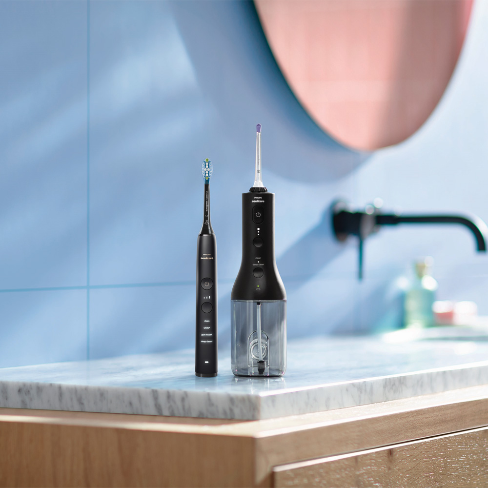 Комплект Орален душ Power Flosser 3000 и Звукочестотна четка за зъби DiamondClean 9000, HX3866/43, черни