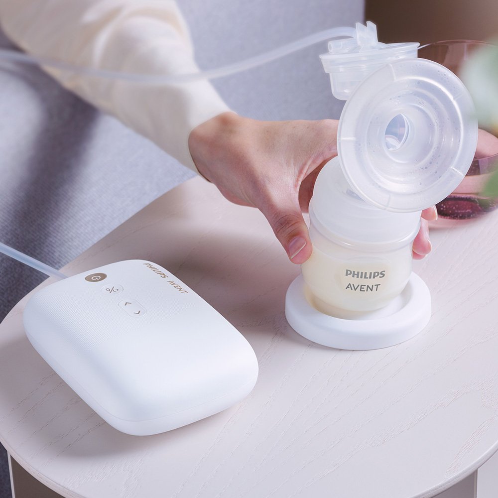 Single electric pump Natural Motion Premium Philips AVENT SCF396/31 with 1 pc. polypropylene bottle 125 ml with teat Natural Response 0m+, Travel kit, 5 pcs. breast milk bags and 4 pcs. padding