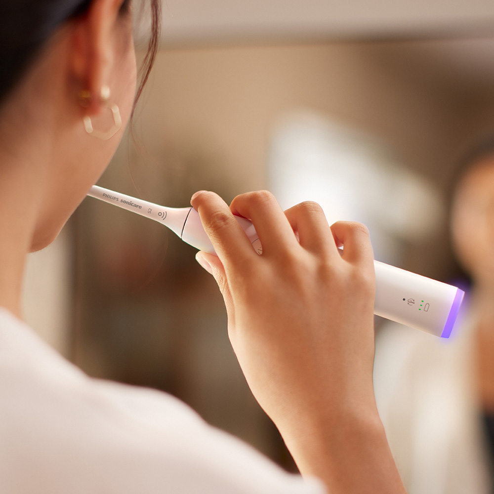 Акумулаторна четка за зъби Philips Sonicare HX7410/02 серия 6500 със звукова технология Next-Generation, 3 режима на четкане, 3 интензитета, светлинен сензор за натиск, 2 накрайника, калъф за път