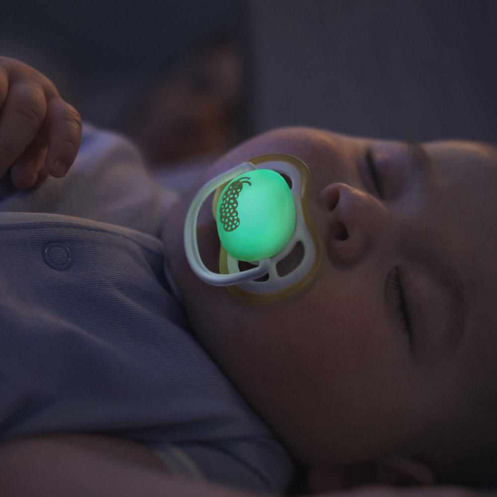 2 glow-in-the-dark orthodontic silicone pacifiers Philips AVENT SCF376/25 Ultra Air NightTime, 0-6m, with pictures, in a sterilization box
