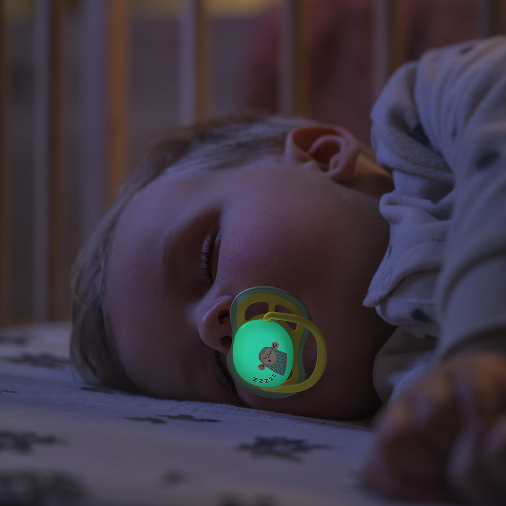 2 glow-in-the-dark orthodontic silicone pacifiers Philips AVENT SCF376/32 Ultra Air NightTime, 18m+, with pictures, in a sterilization box