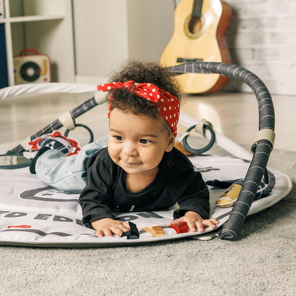 Active gymnastics Tiny Love Roll With Me Gymini from the Tiny Rockers series, with a 90 cm diameter round mat and a selection of 5 toys, 0-36m