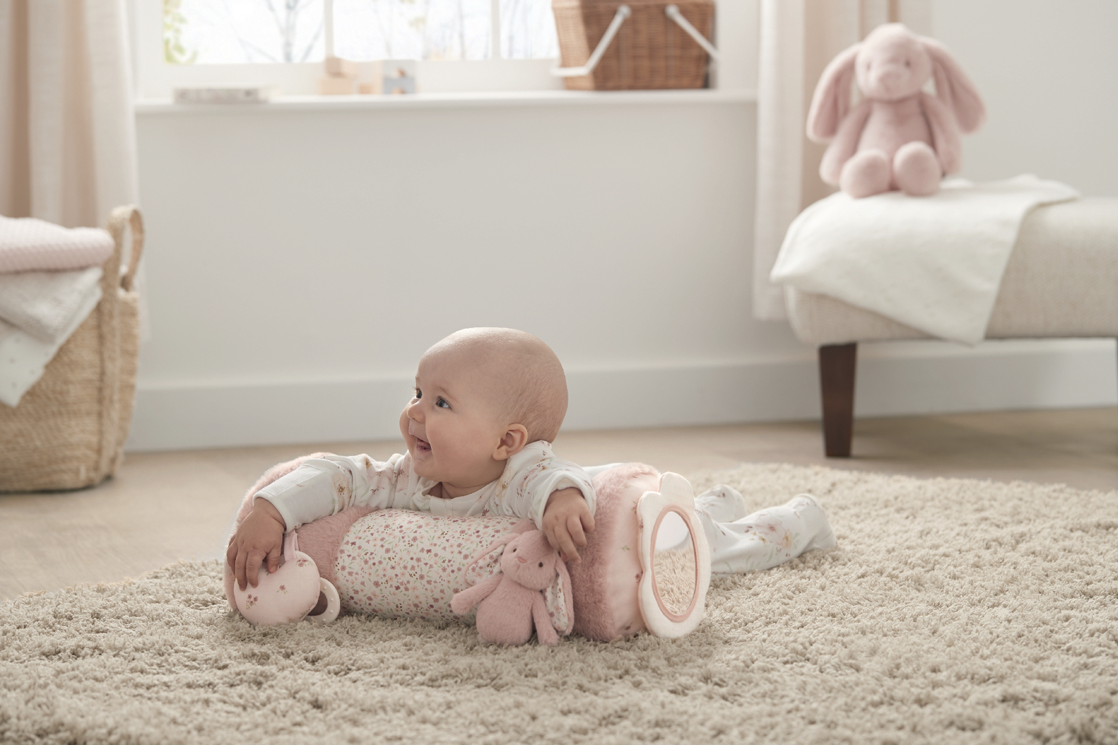 Mamas & Papas Играчка Tummy Time Roll - Welcome to the world Pink