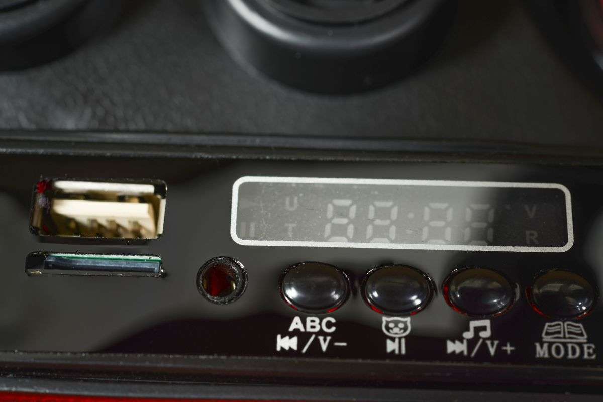 BO Mercedes AMG GTR red 011