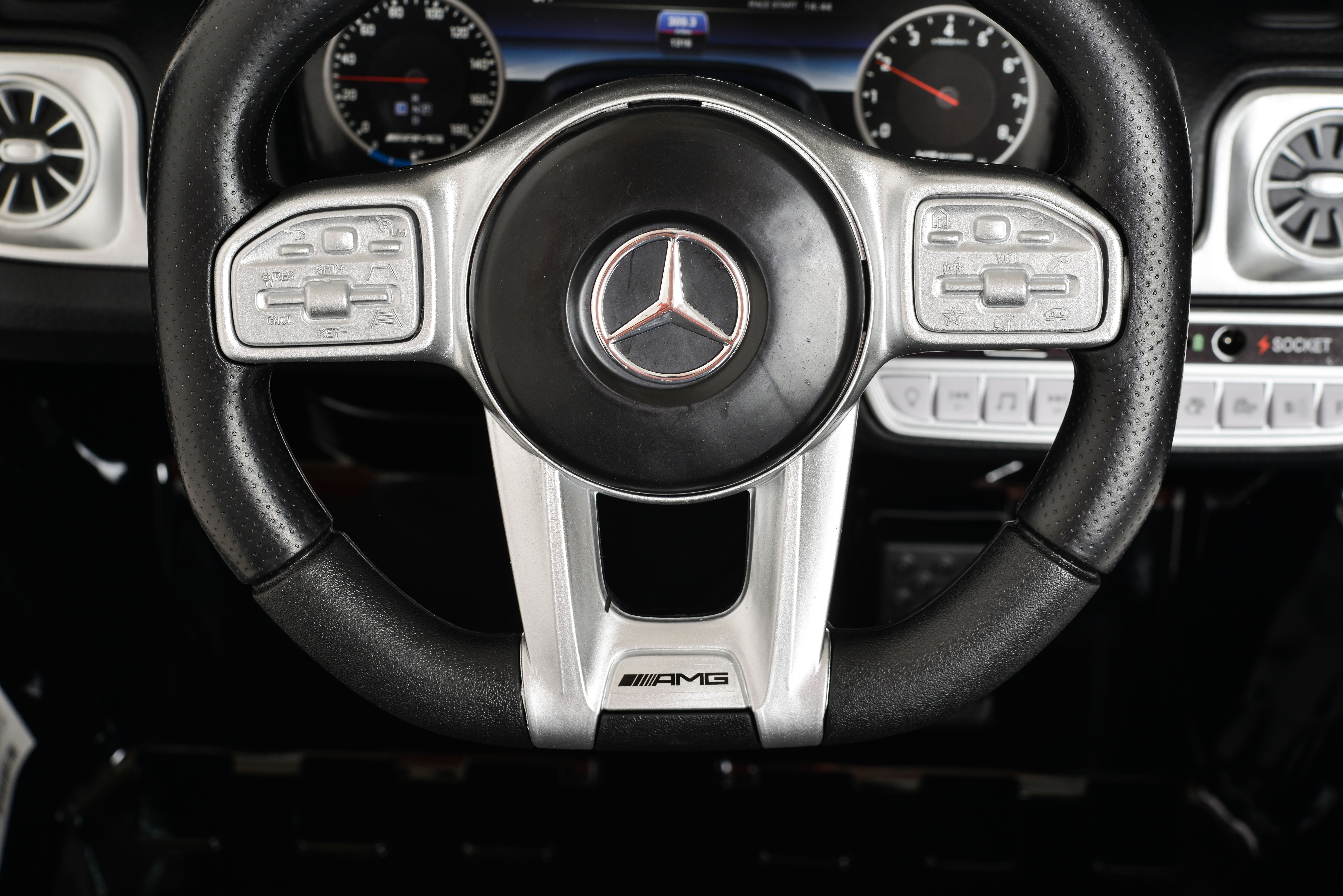 Акумулаторен джип Mercedes-AMG G63 мет. червен